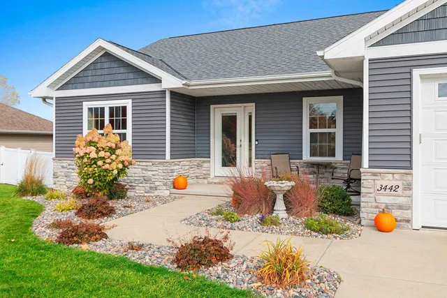 $649,900 | 3442 Leeds Castle Drive, Green Bay, WI 54313