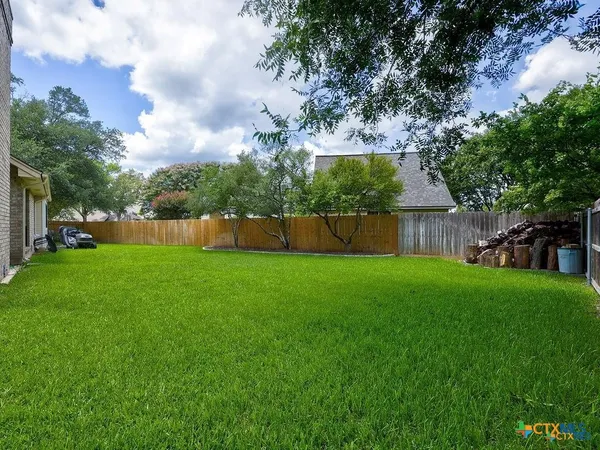 a view of a house with backyard and porch