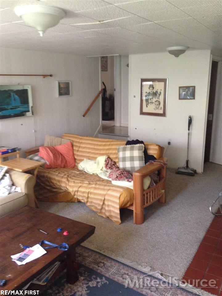 15368 Charles R Avenue Eastpointe, MI 48021 - Photo 4 of 9 31253747-3.JPG