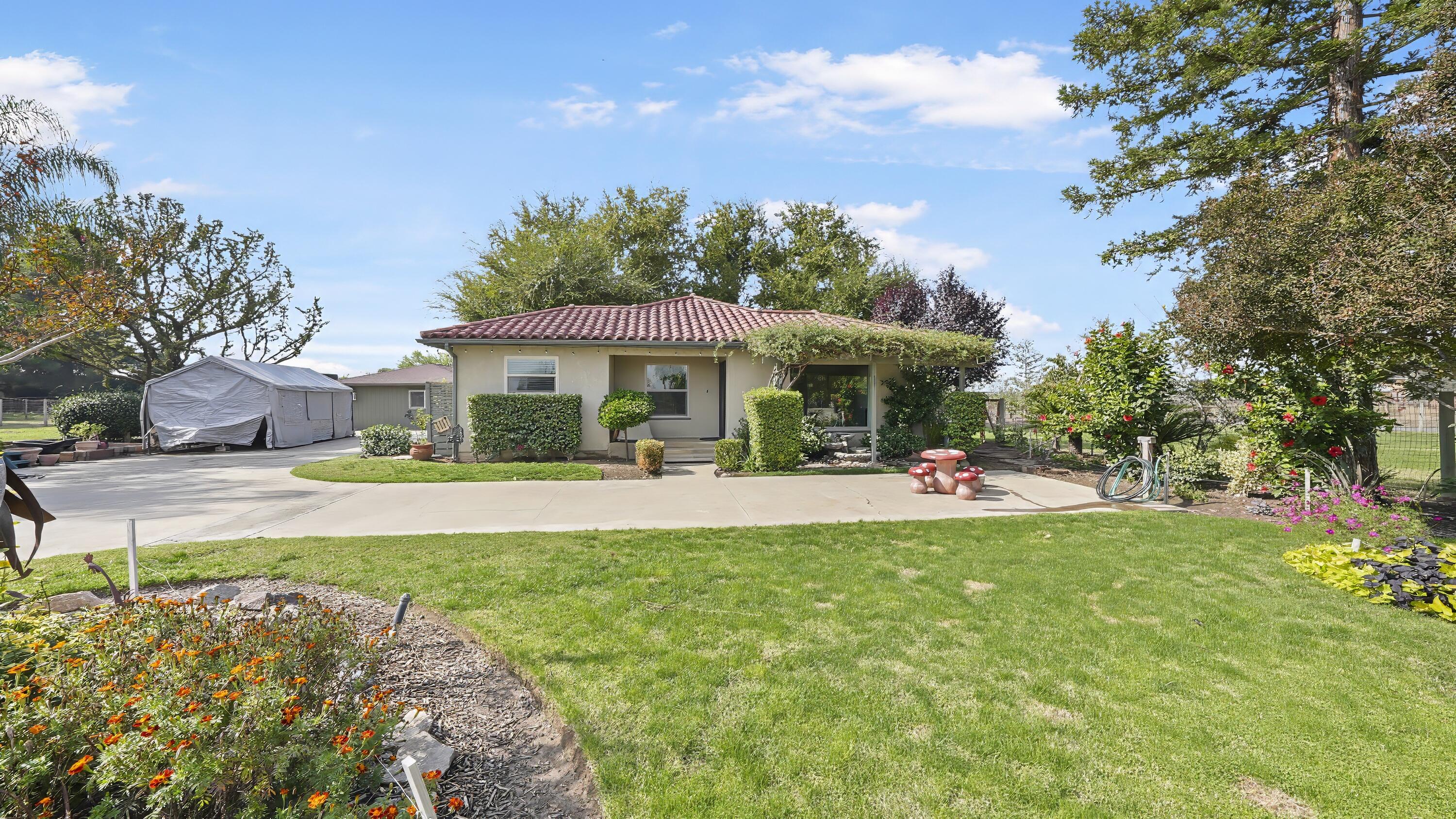 651 South Cornucopia Road Exeter, CA 93221 - Photo 34 of 42 32
