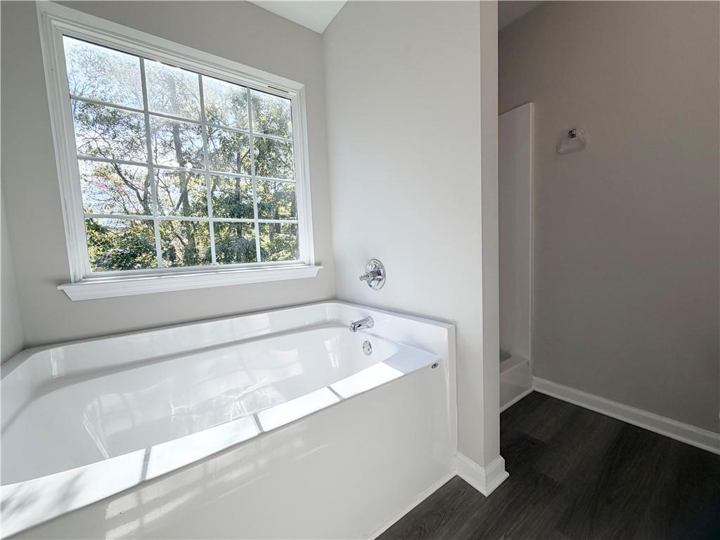 382 Arlington Lane Commerce, GA 30529 - Photo 24 of 43 a bath tub sitting next to a window