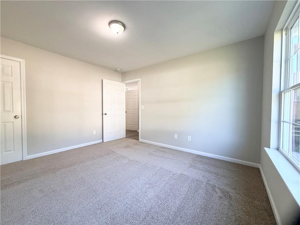 382 Arlington Lane Commerce, GA 30529 - Photo 33 of 43 an empty room with windows