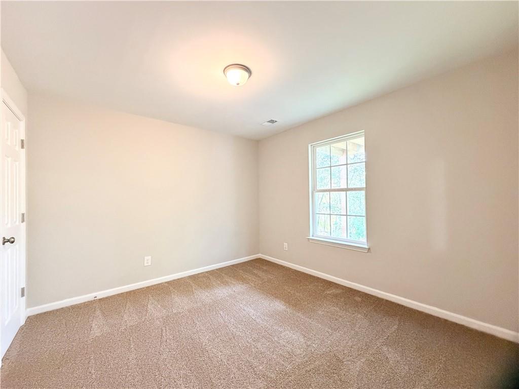 382 Arlington Lane Commerce, GA 30529 - Photo 35 of 43 an empty room with a window