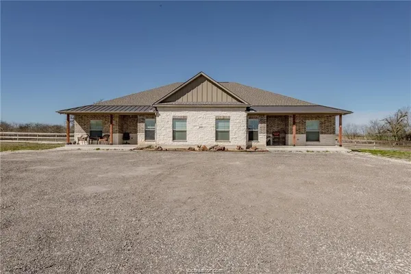 $2,000 | 4020 Golden Eagle Drive, Unit B, Bryan, TX 77808