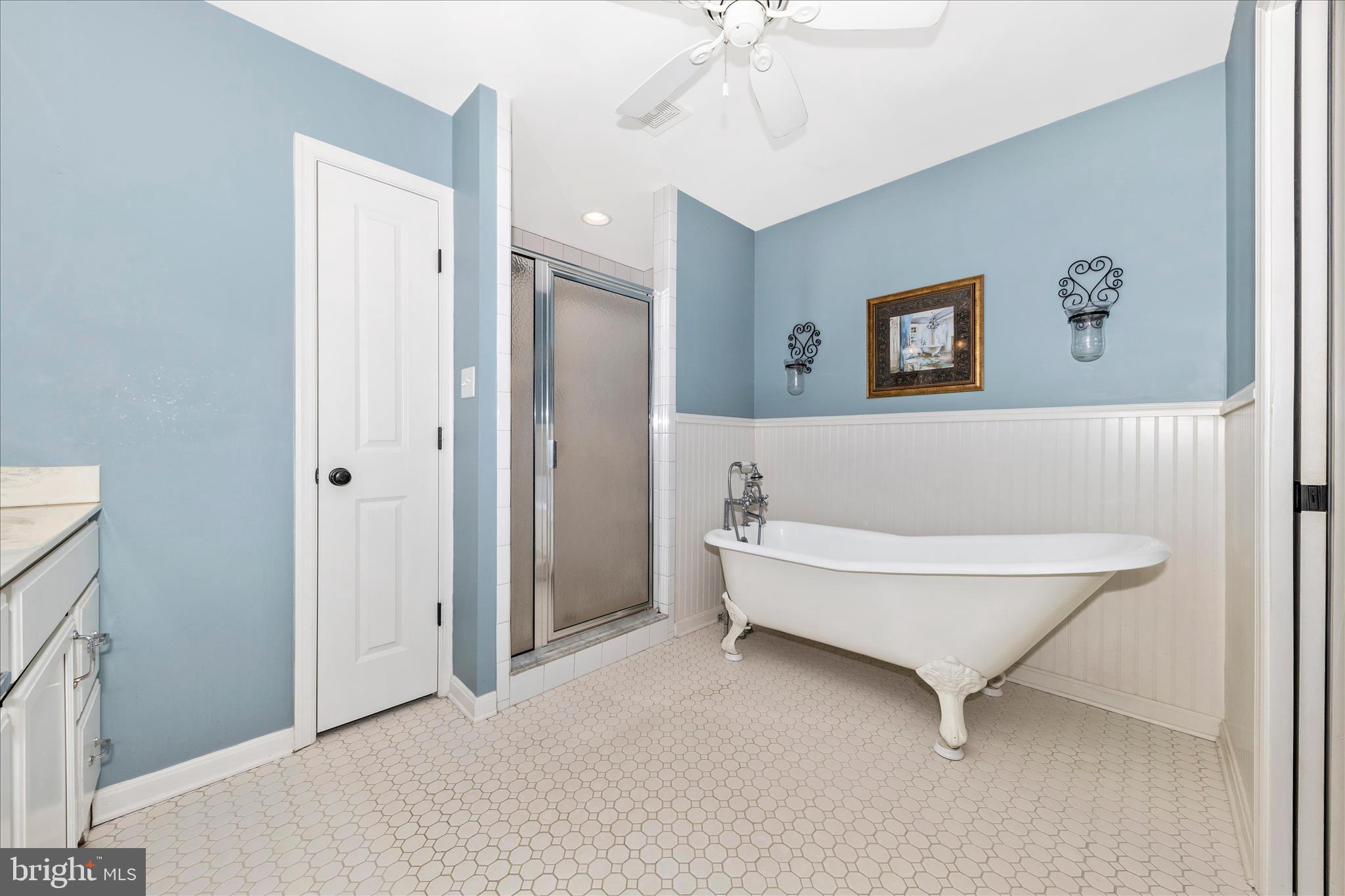 6735 Burkittsville Road Middletown, MD 21769 - Photo 32 of 82 Primary Bathroom