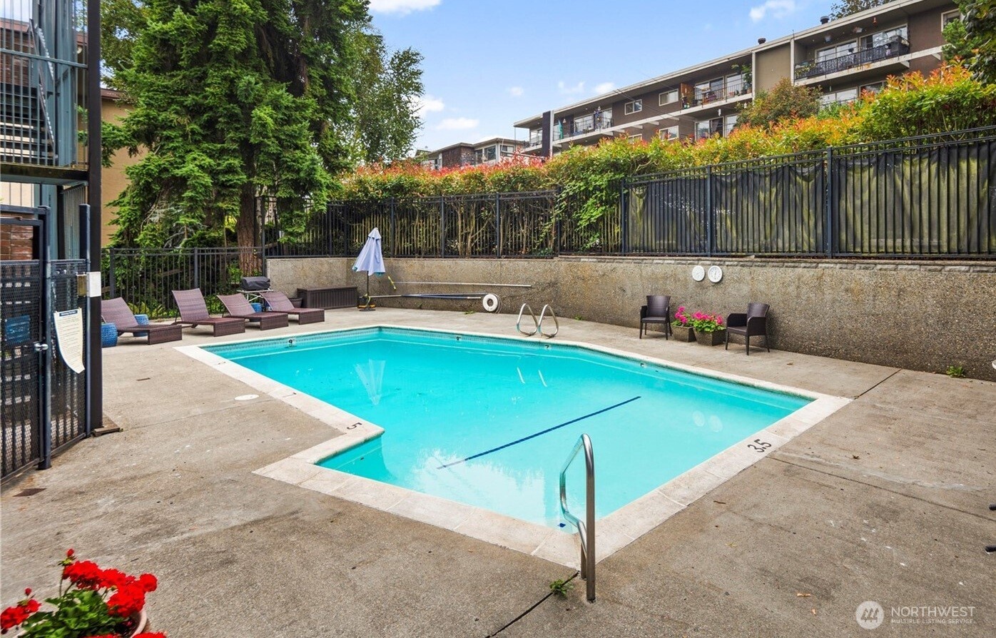 3200 West Commodore Way, Unit 206 Seattle, WA 98199 - Photo 26 of 34 Gallery Image 26