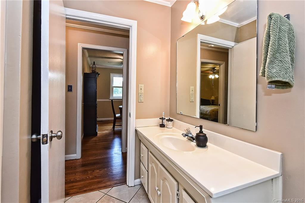 536 Manhasset Road Charlotte, NC 28209 - Photo 12 of 17