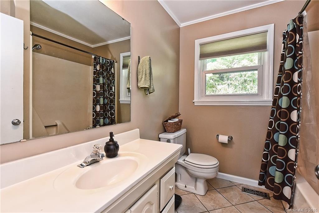 536 Manhasset Road Charlotte, NC 28209 - Photo 9 of 17