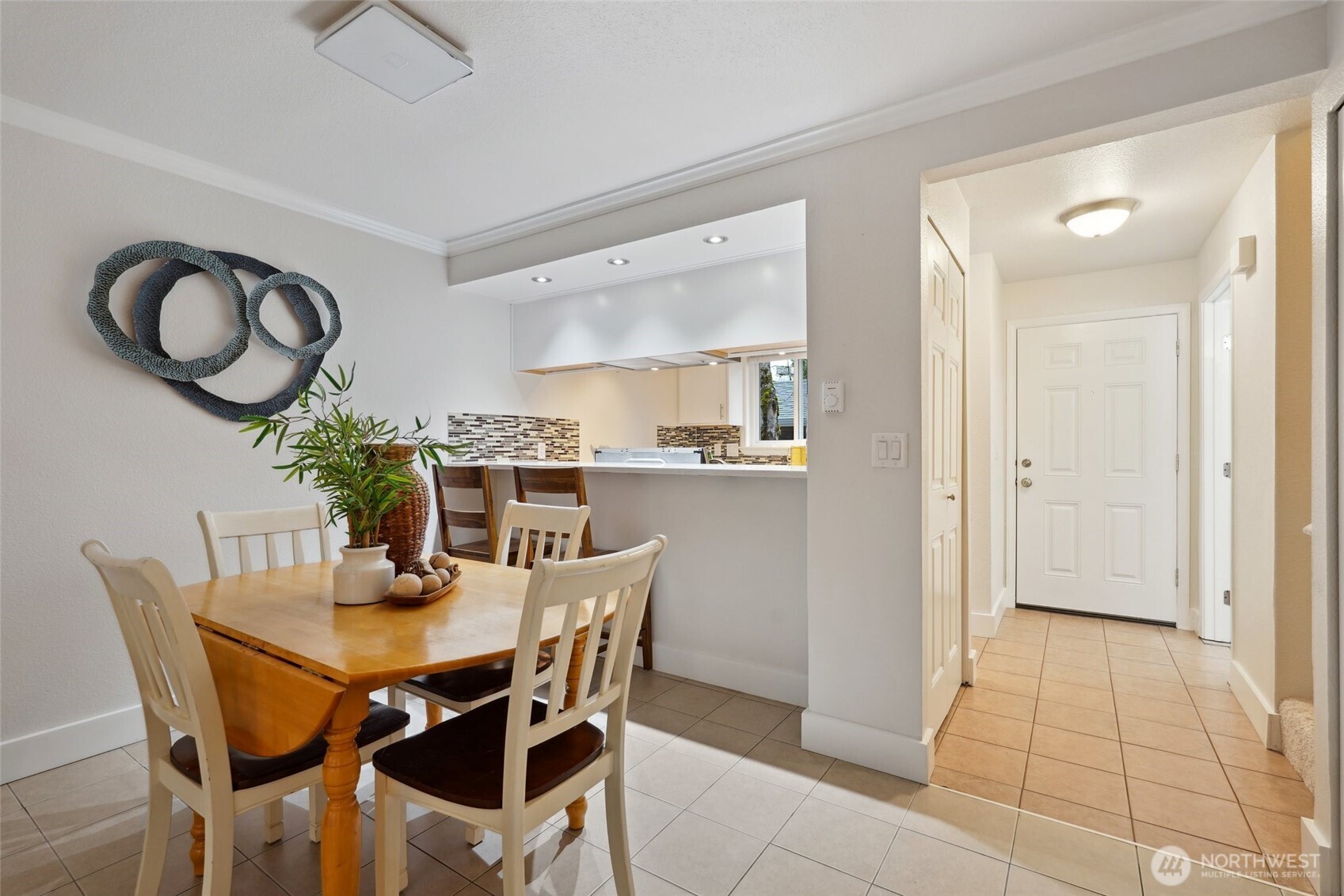 18910 Bothell Everett Highway, Unit K2 Bothell, WA 98012 - Photo 3 of 34 a dining room with furniture and a mirror
