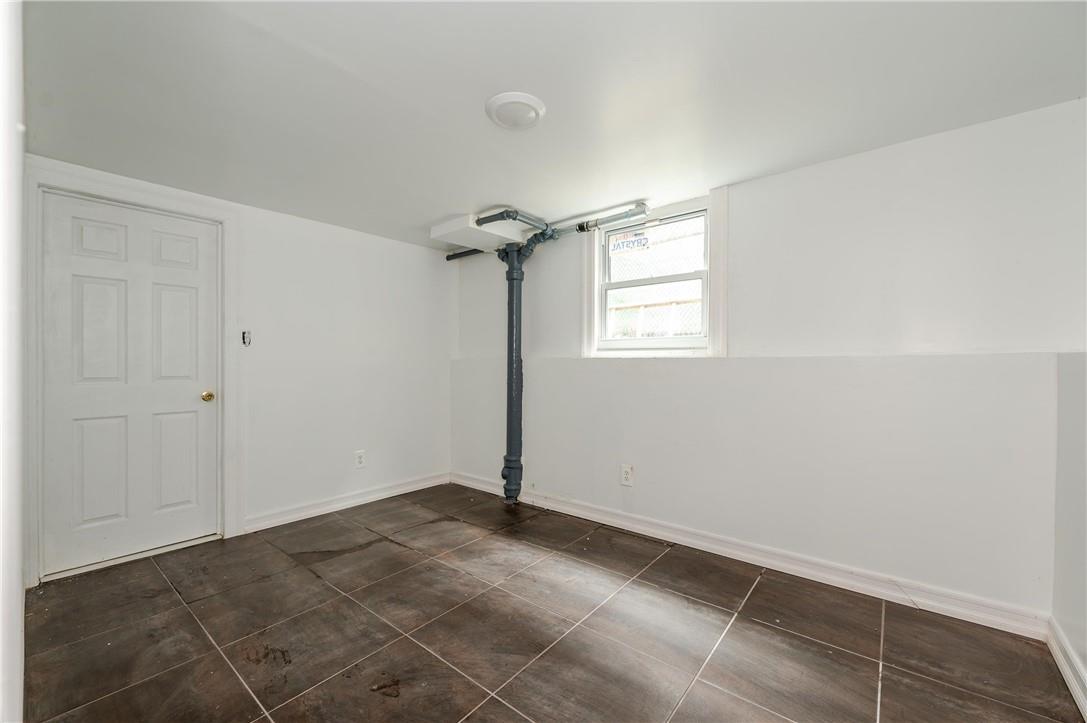 2855 Middletown Road Bronx, NY 10461 - Photo 19 of 19 a view of a livingroom with a window