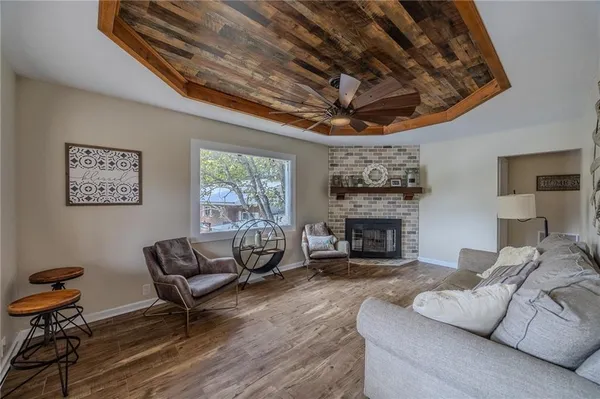 $490,000 | 28247 West Cove Drive, Lincoln, MO 65338