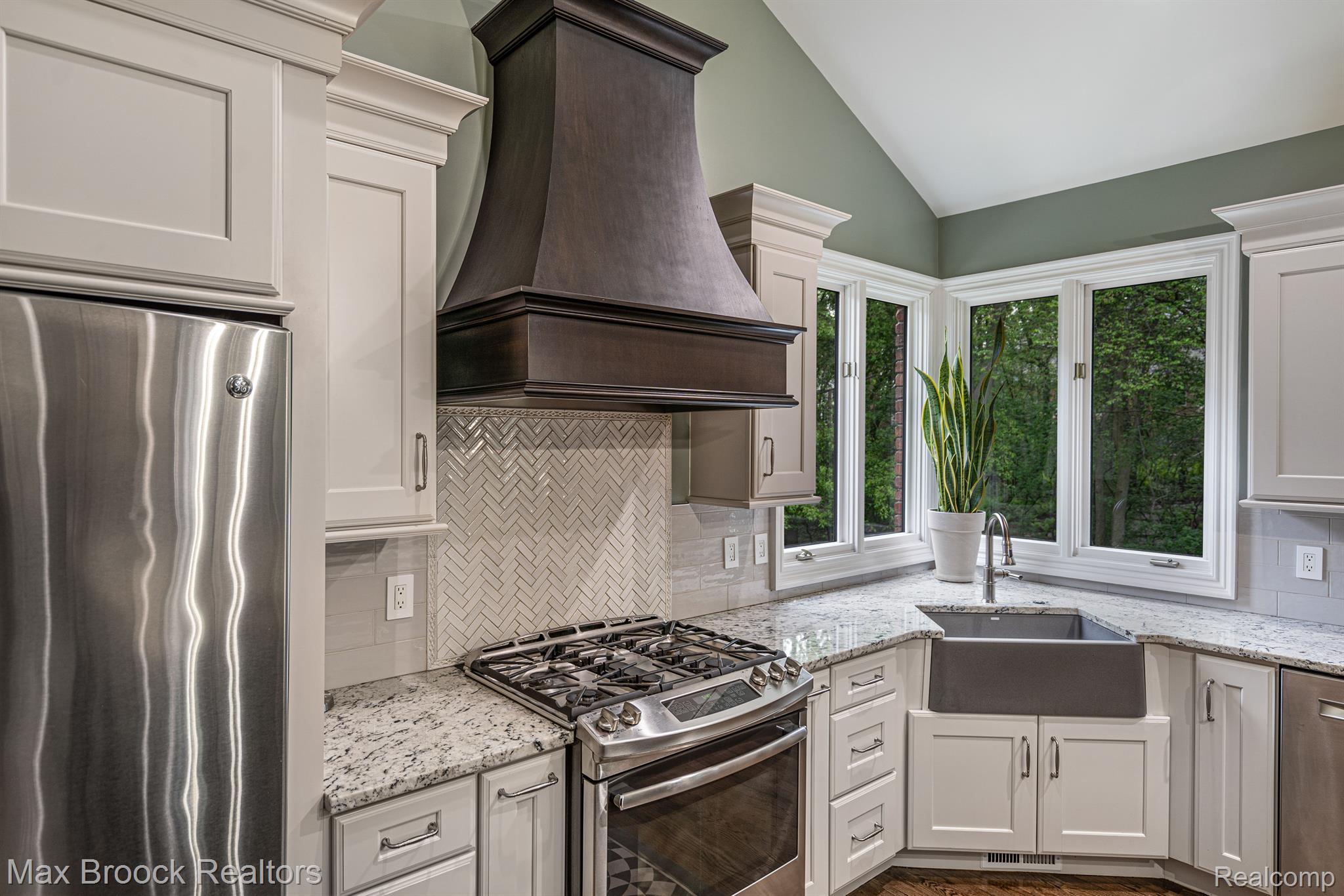 1844 Blue Grass Drive Rochester, MI 48306 - Photo 13 of 44 Gallery Image 13