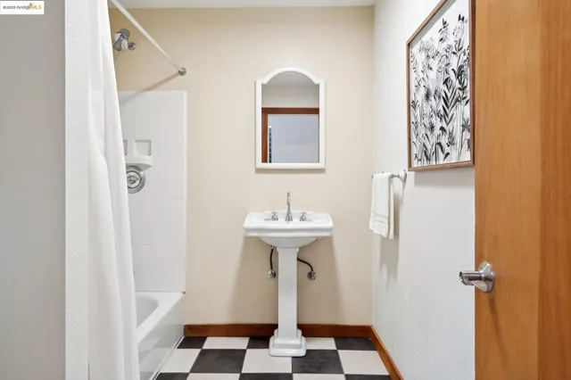 $499,000 | 530 East 8th Street, Unit 207, Oakland, CA 94606