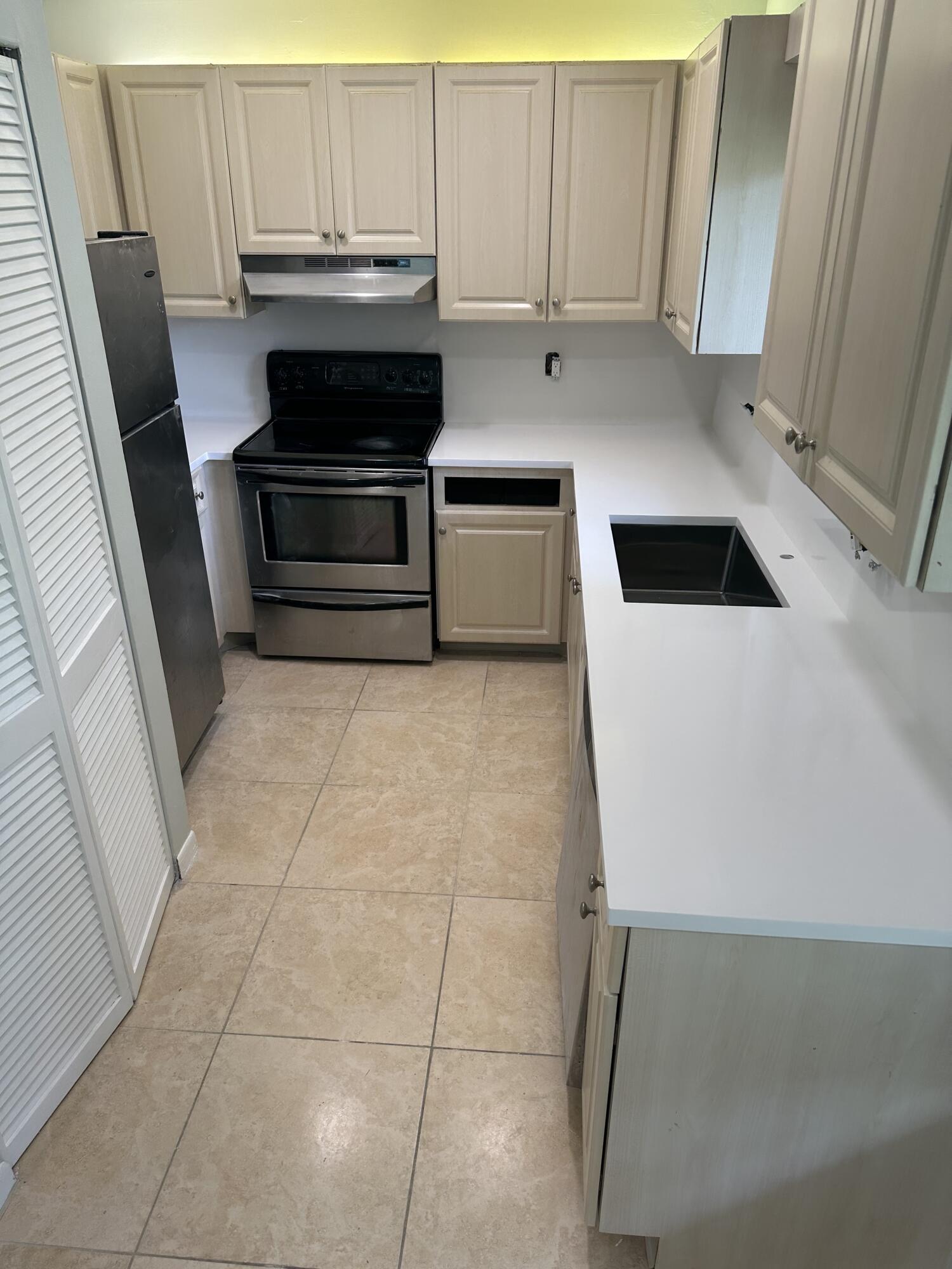 159 Northwest 70th Street, Unit 606 Boca Raton, FL 33487 - Photo 2 of 14 IMG_7404