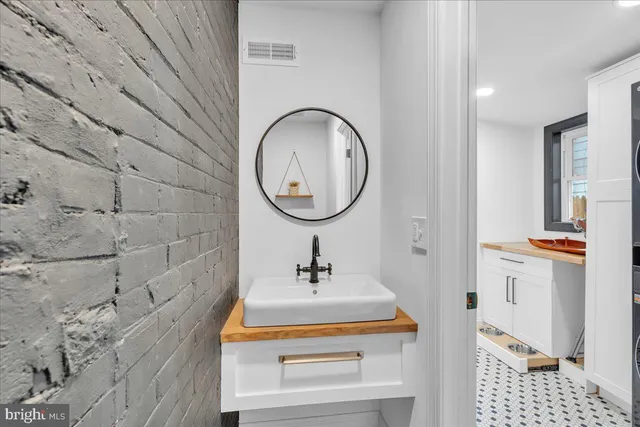 $685,000 | 858 Perkiomen Street, Philadelphia, PA 19130