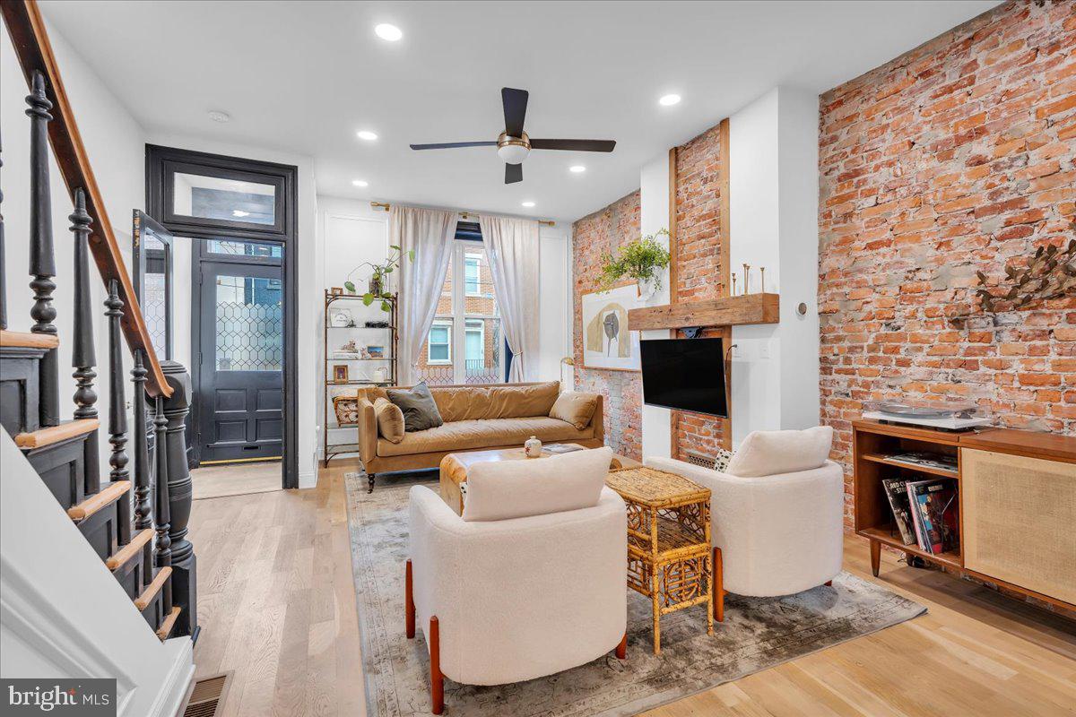 858 Perkiomen Street Philadelphia, PA 19130 - Photo 2 of 36