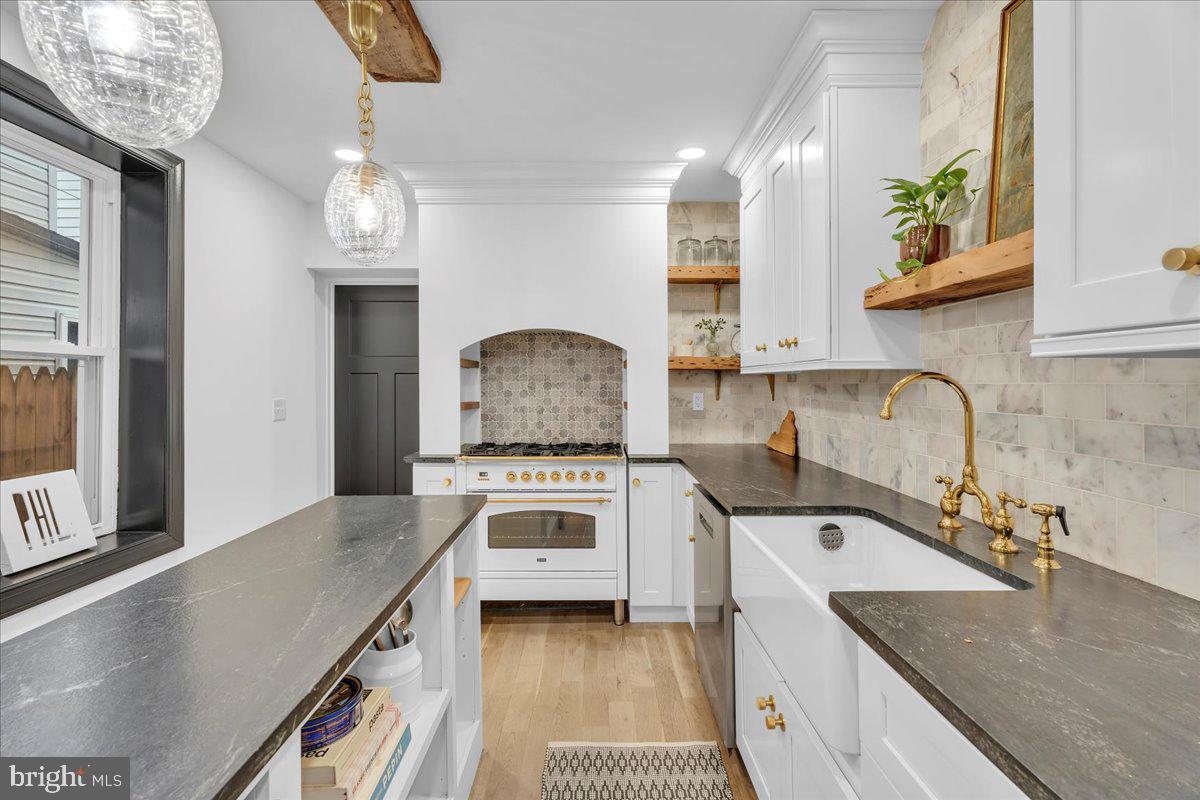 858 Perkiomen Street Philadelphia, PA 19130 - Photo 5 of 36