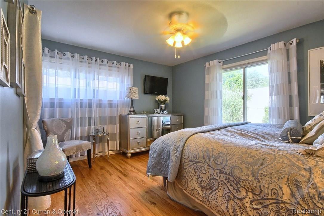 9881 Reeck Road Allen Park, MI 48101 - Photo 14 of 29 Master_Bedroom.jpg