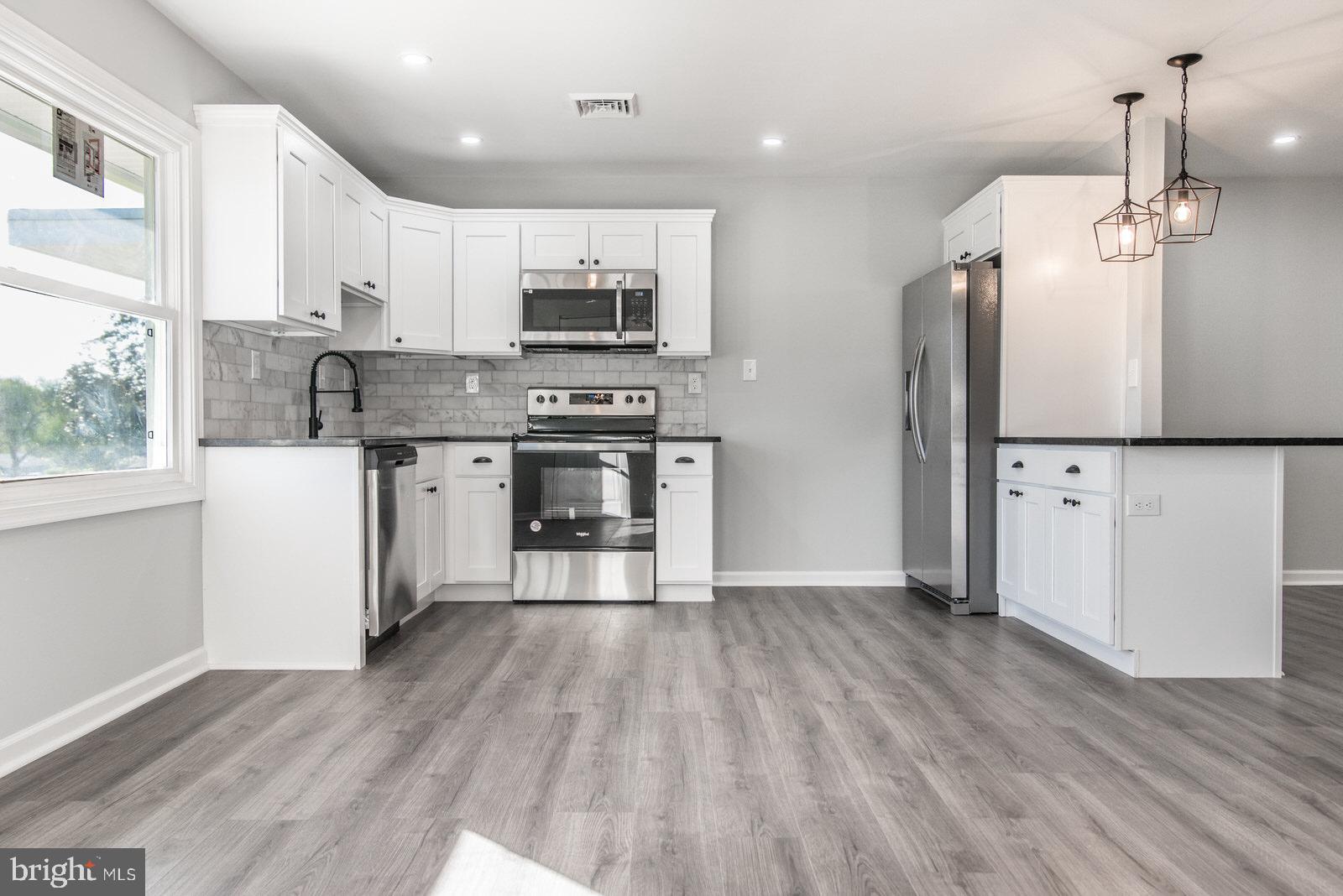 41 Vineyard Road Levittown, PA 19057 - Photo 17 of 82 Gallery Image 17
