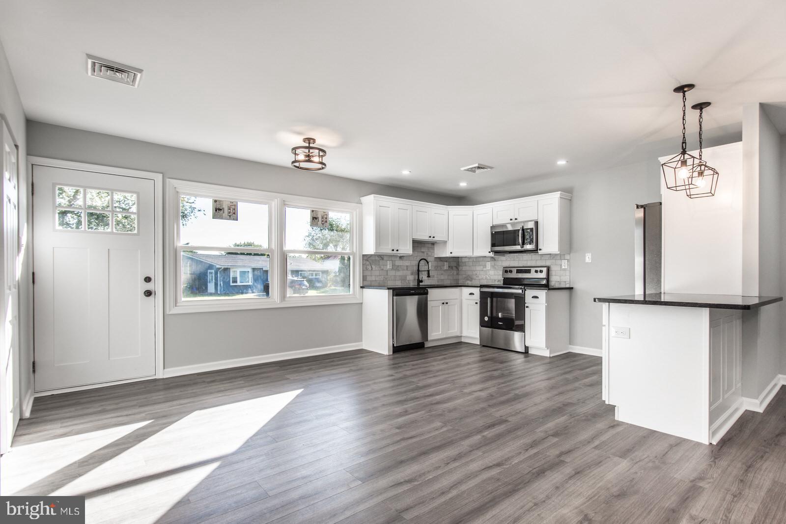 41 Vineyard Road Levittown, PA 19057 - Photo 18 of 82 Gallery Image 18