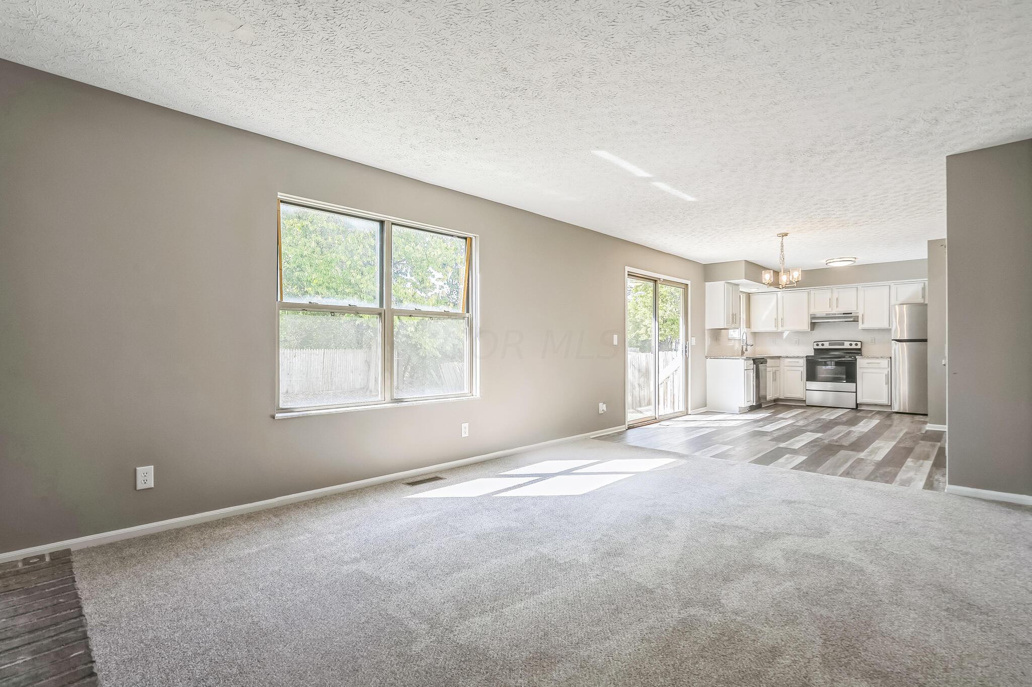 2771 Raphael Drive Columbus, OH 43232 - Photo 5 of 23 R1 (5)