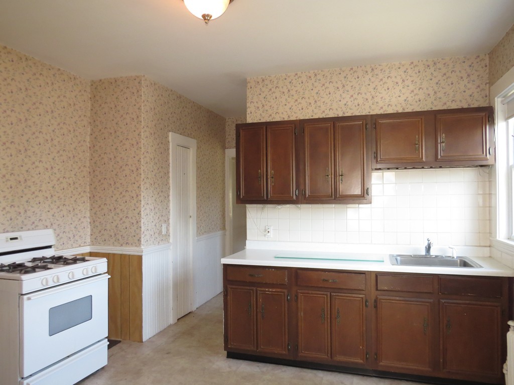 55 Katherine Road Watertown, MA 02472 - Photo 4 of 28 Gallery Image 4