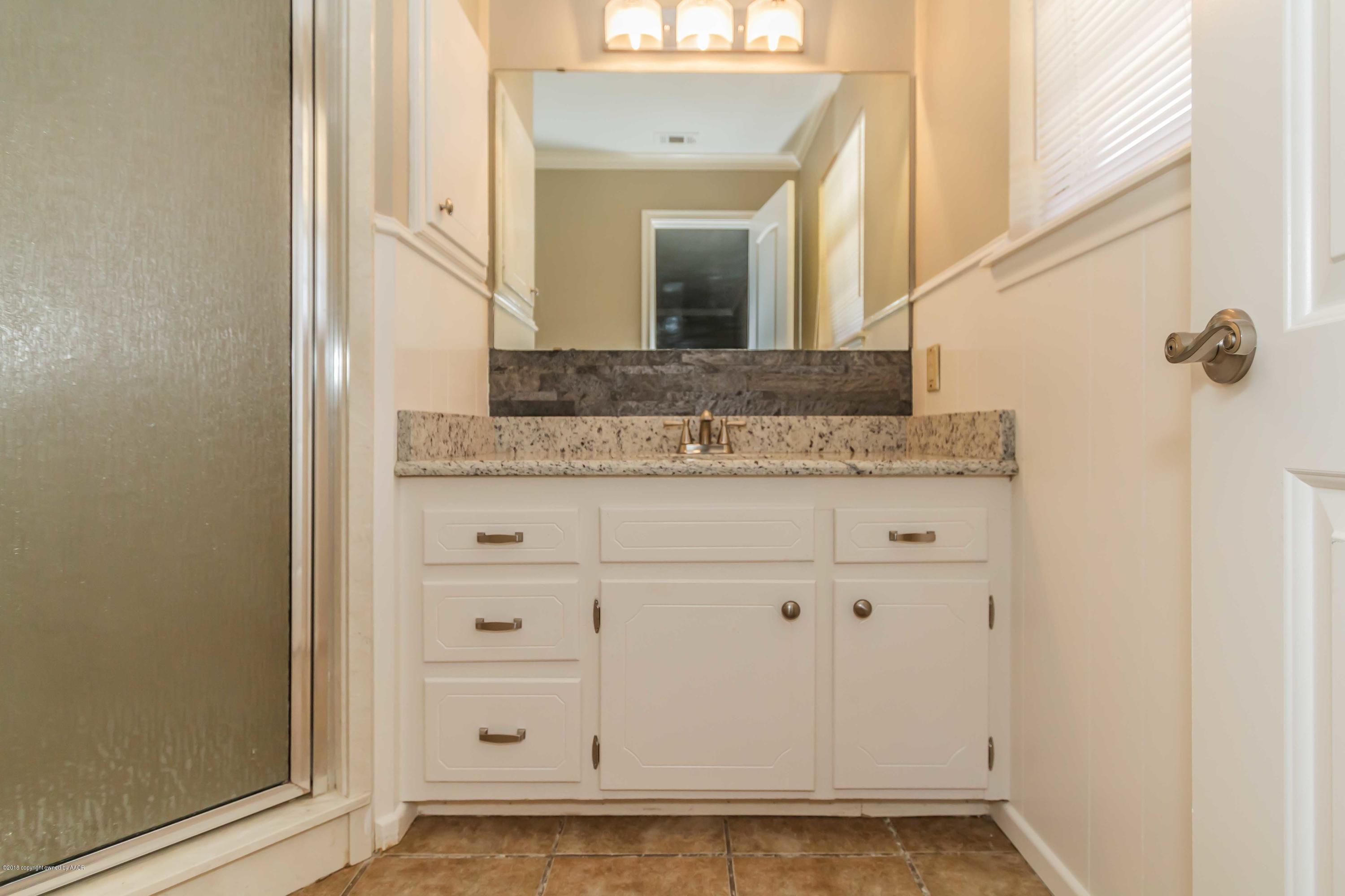 7104 Calumet Road Amarillo, TX 79106 - Photo 22 of 39 MASTER BATH VIEW 1