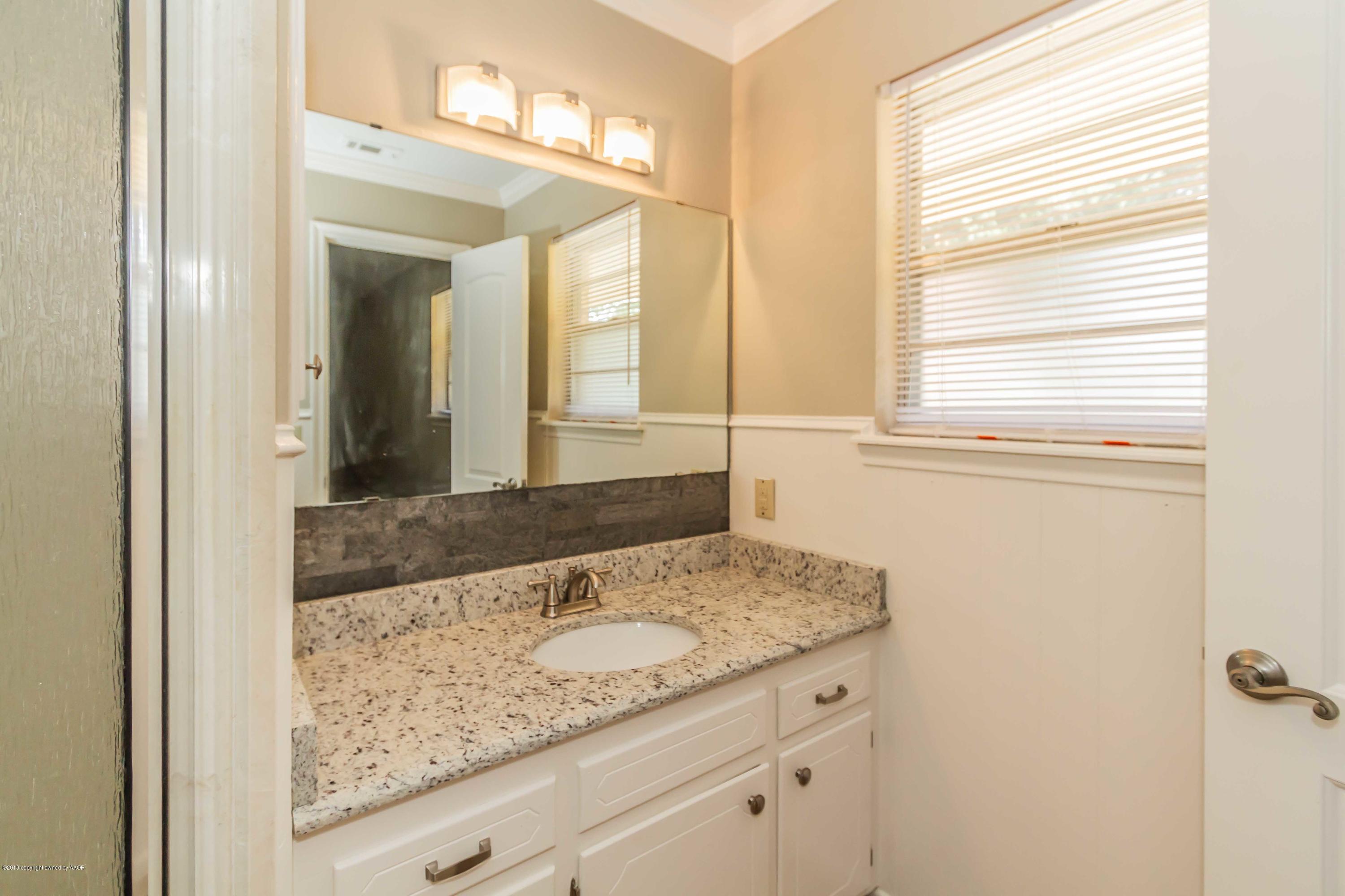 7104 Calumet Road Amarillo, TX 79106 - Photo 23 of 39 MASTER BATH VIEW 2