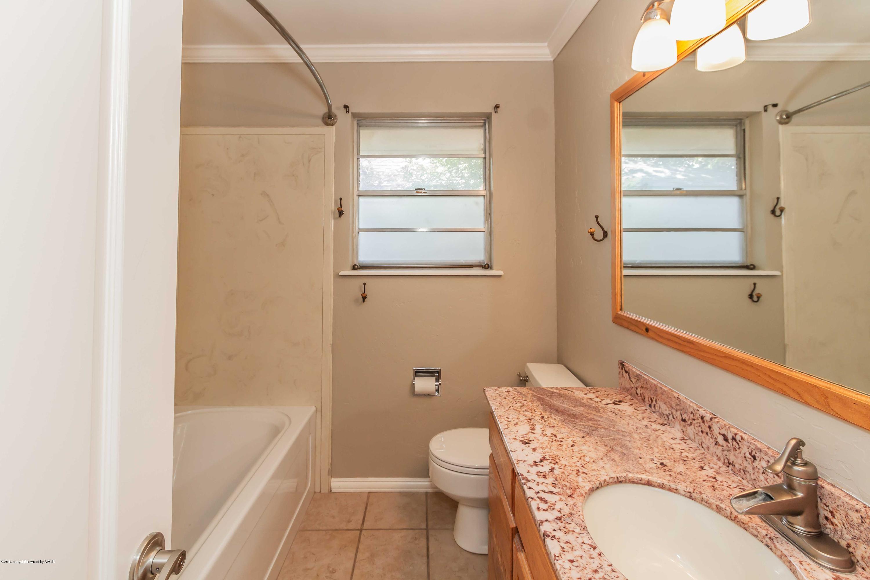 7104 Calumet Road Amarillo, TX 79106 - Photo 33 of 39 BATHROOM 2 VIEW 2