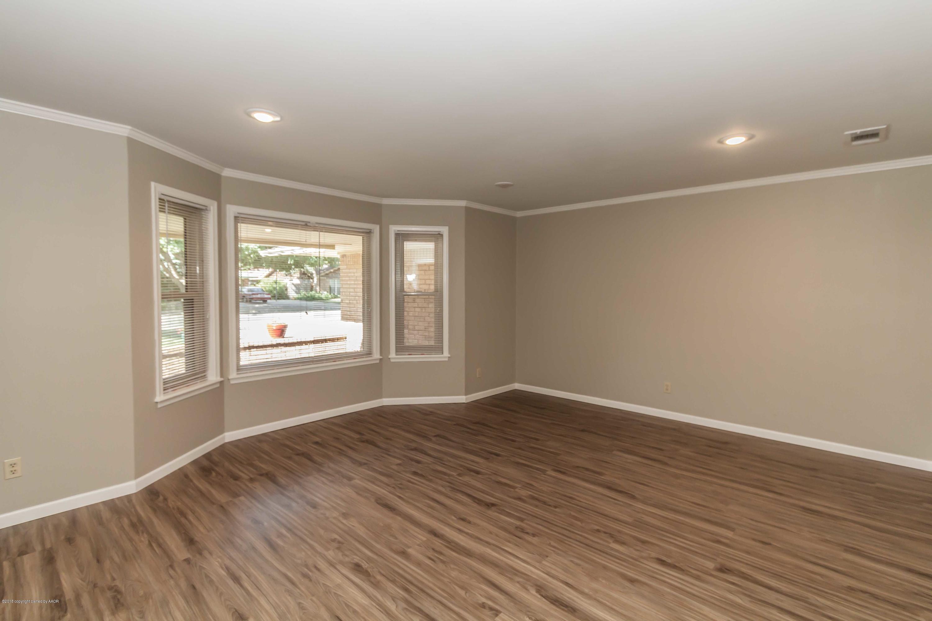 7104 Calumet Road Amarillo, TX 79106 - Photo 5 of 39 FORMAL LIVING VIEW 1