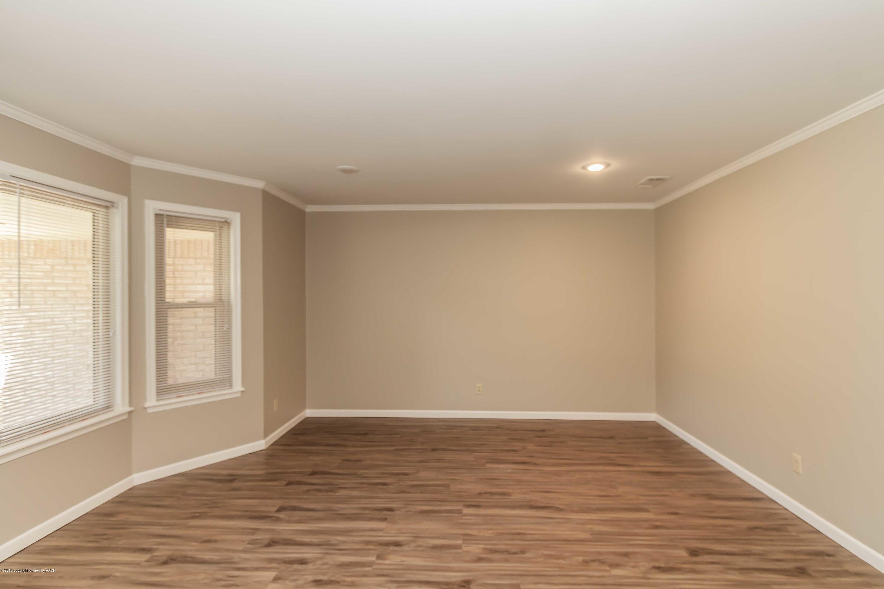 7104 Calumet Road Amarillo, TX 79106 - Photo 6 of 39 FORMAL LIVING VIEW 2