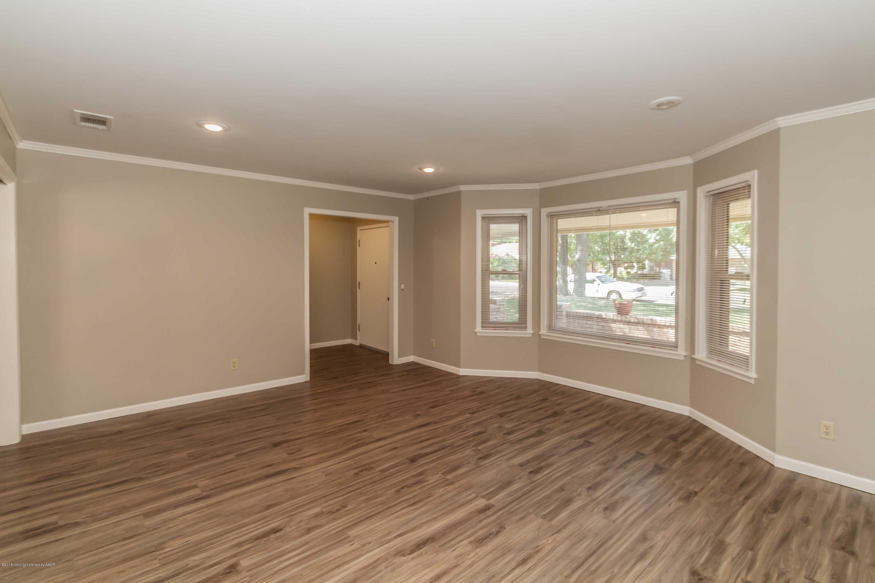 7104 Calumet Road Amarillo, TX 79106 - Photo 7 of 39 FORMAL LIVING VIEW 3