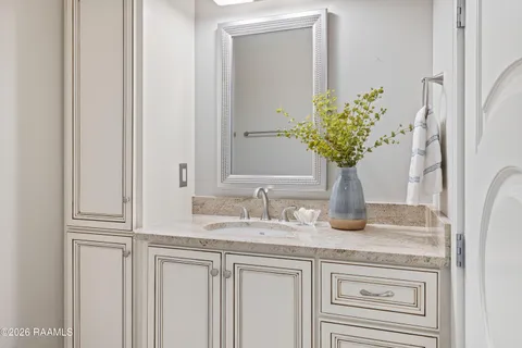 $640,000 | 1800 Adeline Drive, New Iberia, LA 70563