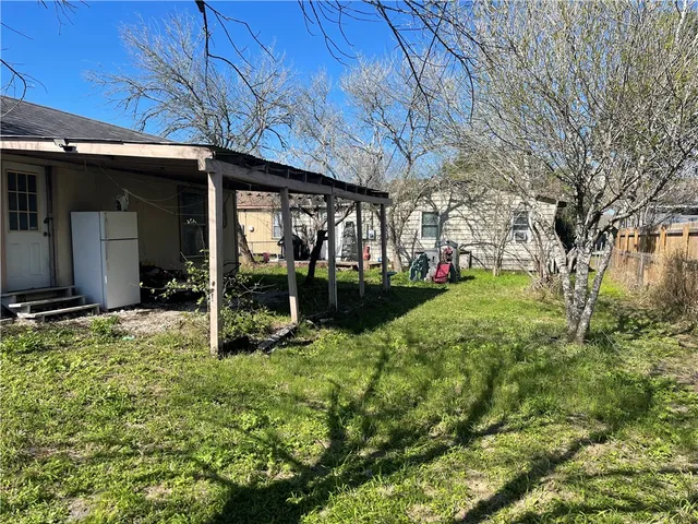 $114,900 | 304 East 2nd Street, Bishop, TX 78343