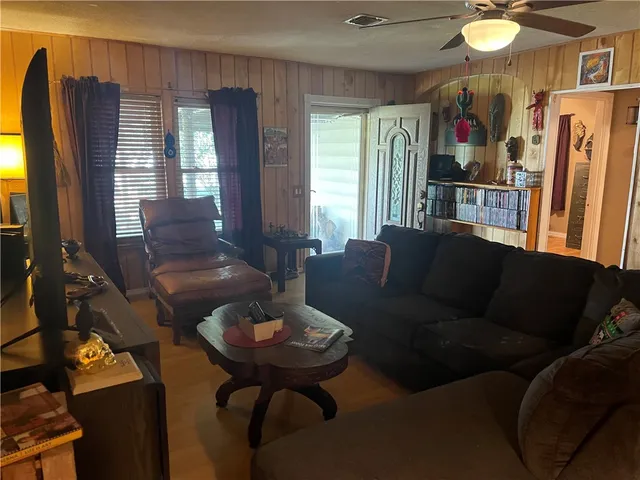 $114,900 | 304 East 2nd Street, Bishop, TX 78343