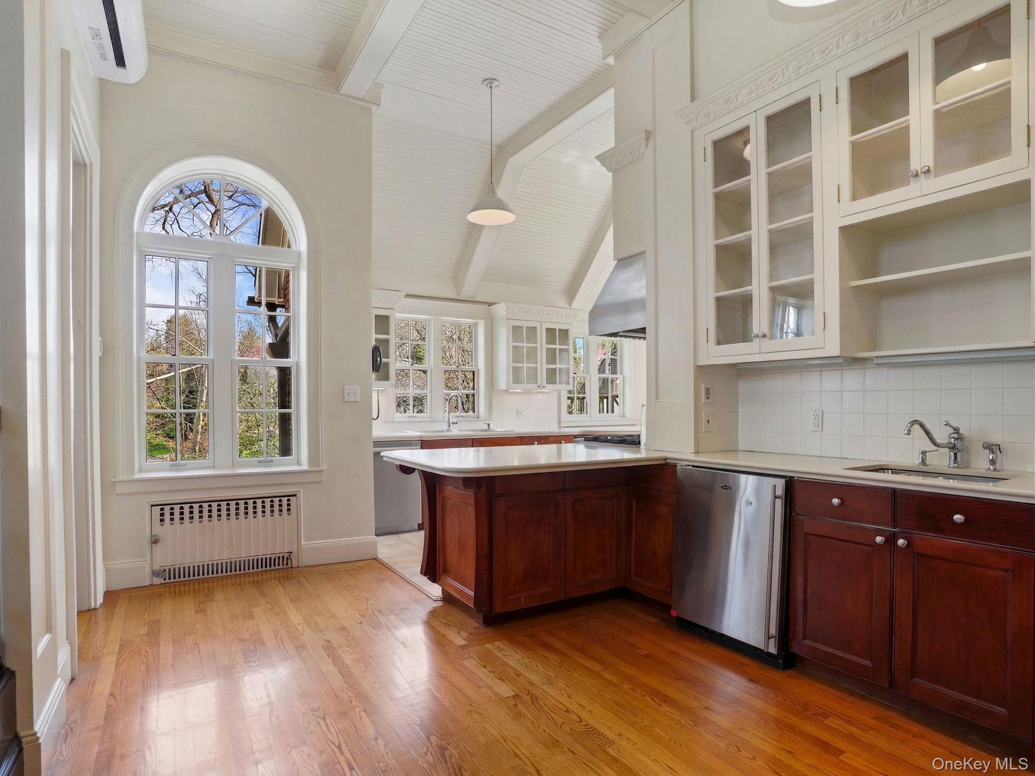 15 Hemlock Road Bronxville, NY 10708 - Photo 10 of 32 Gallery Image 10