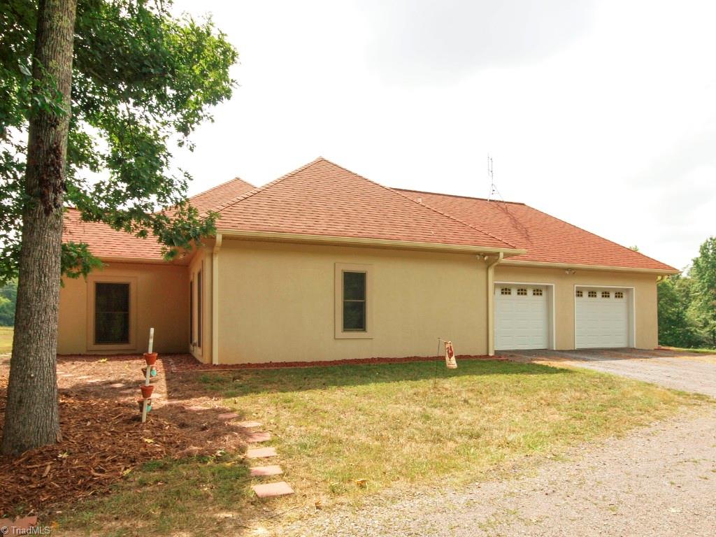 180 Dwiggins Road Mocksville, NC 27028 - Photo 3 of 30 Gallery Image 3