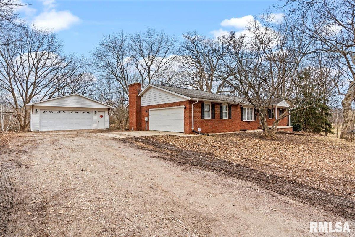 5602 Barlow Road Sherman, IL 62684 - Photo 2 of 46 Gallery Image 2