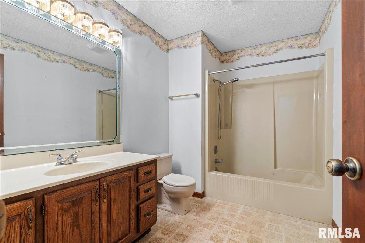 5602 Barlow Road Sherman, IL 62684 - Photo 24 of 46 Gallery Image 24