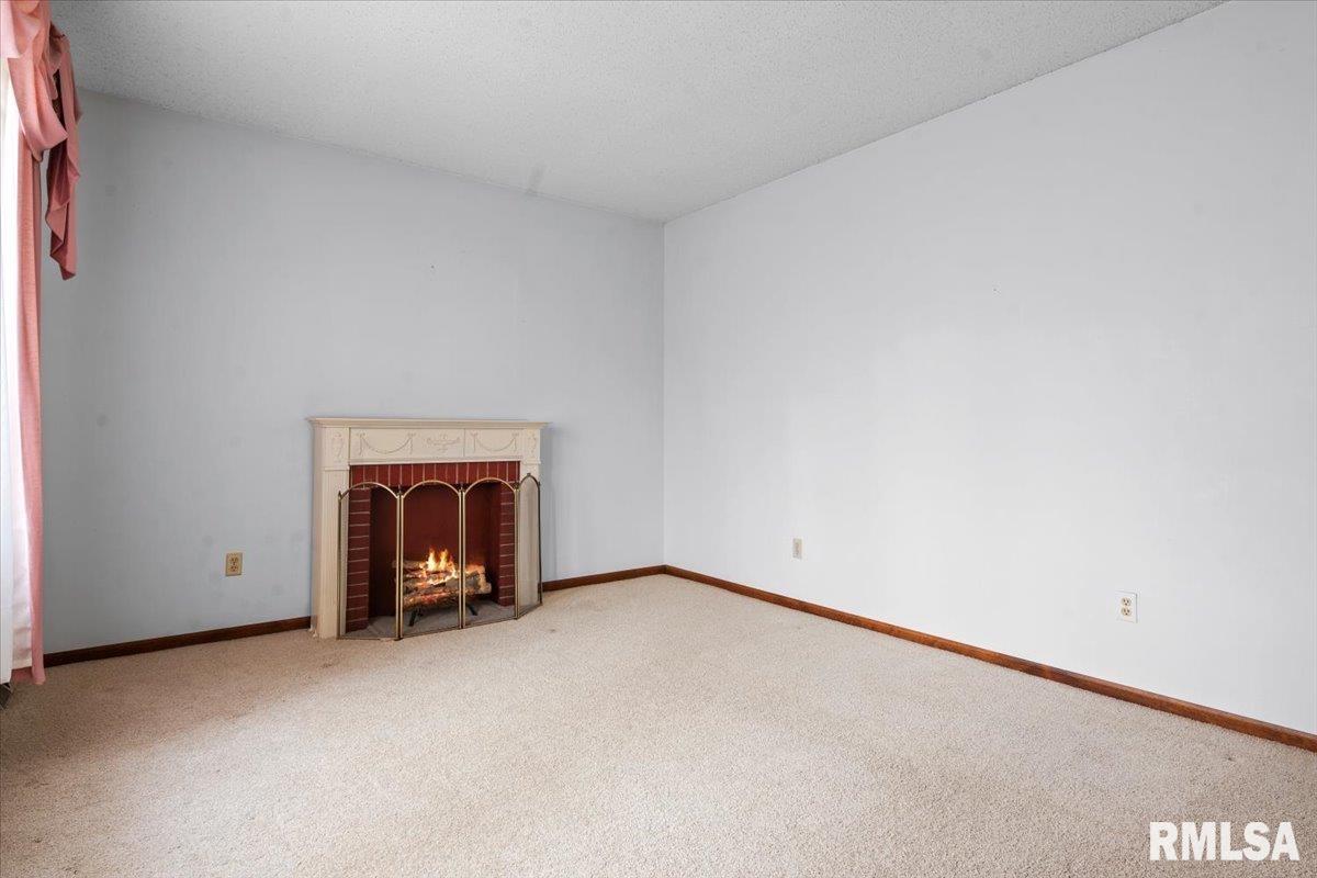 5602 Barlow Road Sherman, IL 62684 - Photo 4 of 46 Gallery Image 4