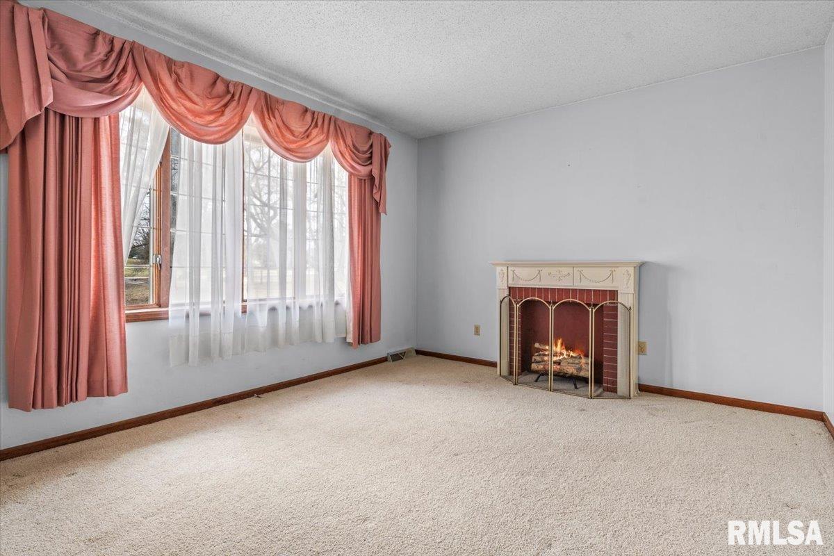 5602 Barlow Road Sherman, IL 62684 - Photo 5 of 46 Gallery Image 5