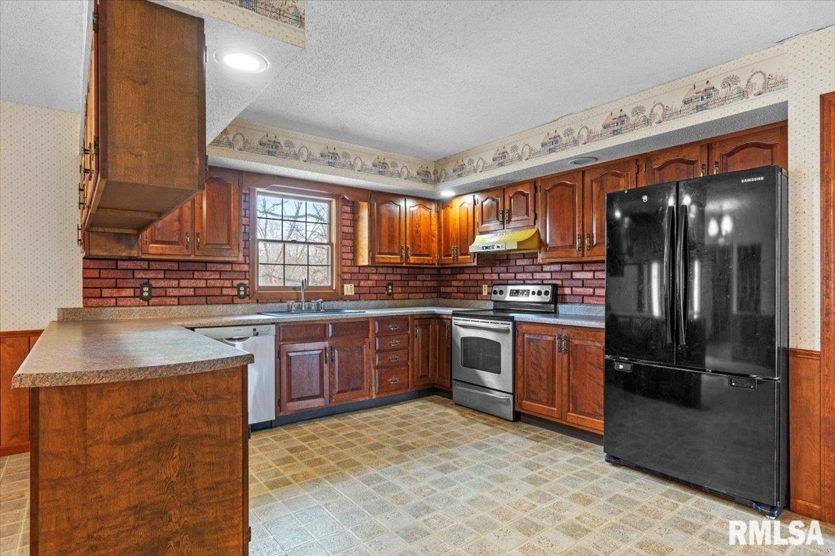 5602 Barlow Road Sherman, IL 62684 - Photo 8 of 46 Gallery Image 8