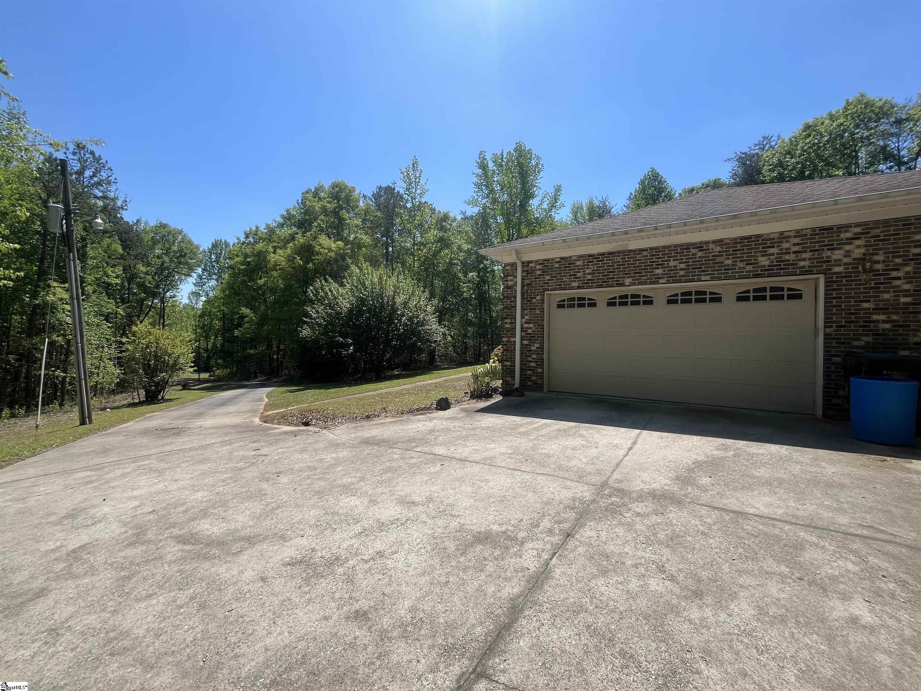 100 Wolf Run Drive Simpsonville, SC 29681 - Photo 2 of 24