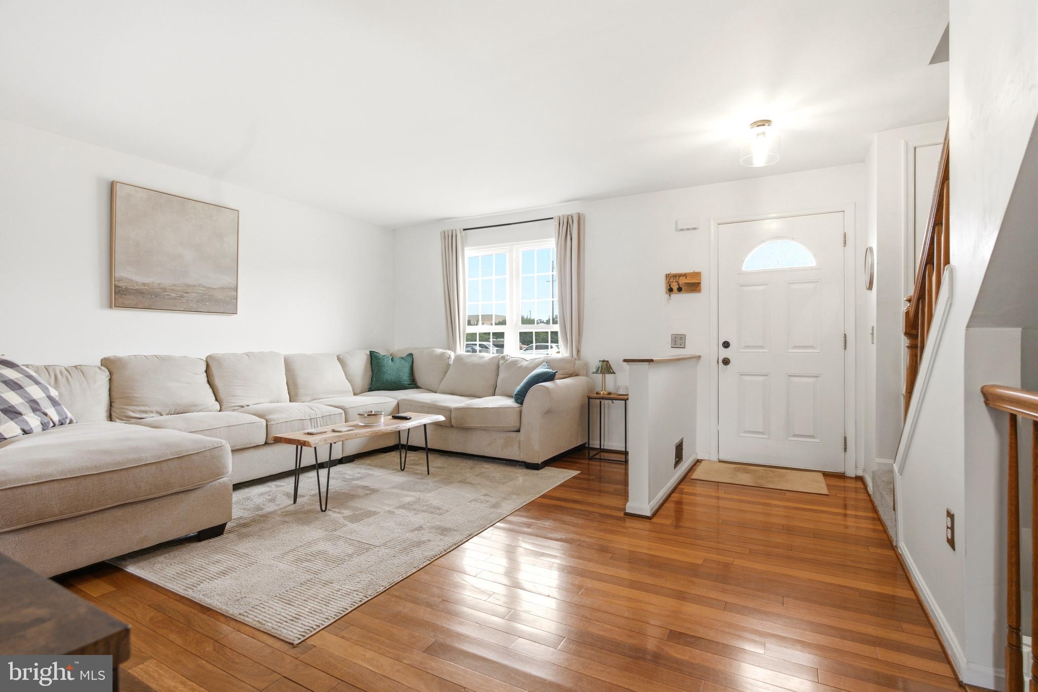 5752 Sunset View Lane Frederick, MD 21703 - Photo 2 of 18 Living Room
