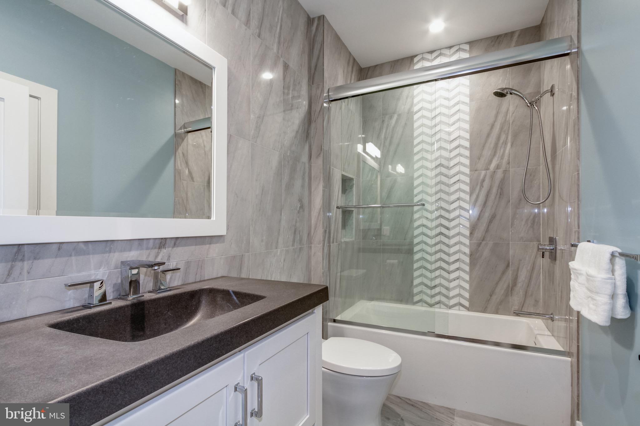 105 Wellington Drive Springfield, PA 19064 - Photo 33 of 45 Full Hallway Bathroom
