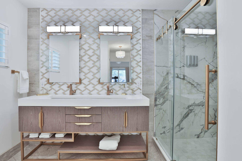 713 Forsyth Street Boca Raton, FL 33487 - Photo 24 of 39 Primary Bath