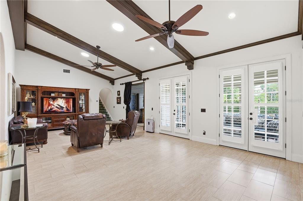 2537 Stoneview Road Orlando, FL 32806 - Photo 13 of 50 Gallery Image 13