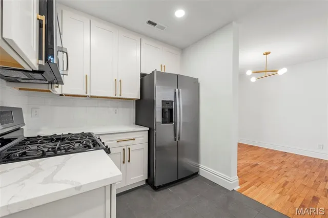 $1,995 | 7519 Oxford Drive, Unit 1C, Clayton, MO 63105