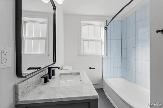 $1,995 | 7519 Oxford Drive, Unit 1C, Clayton, MO 63105