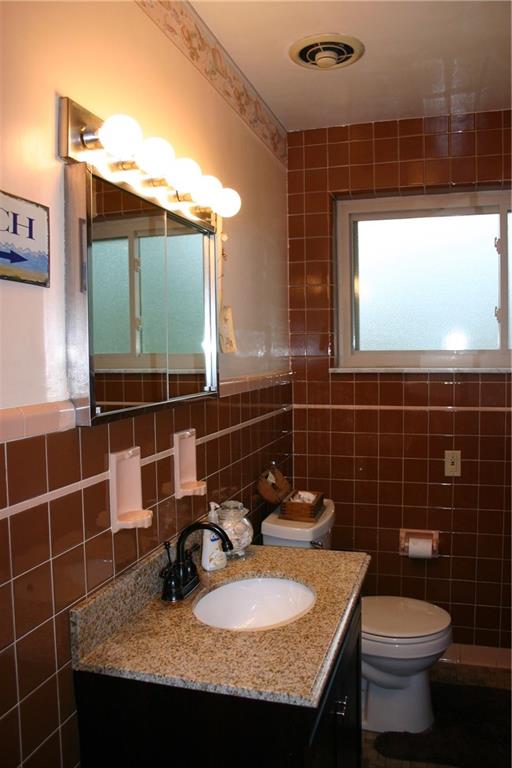125 Dalecrest Road Penn Hills, PA 15147 - Photo 15 of 24 Main Bathroom includes a new vanity and fixtures